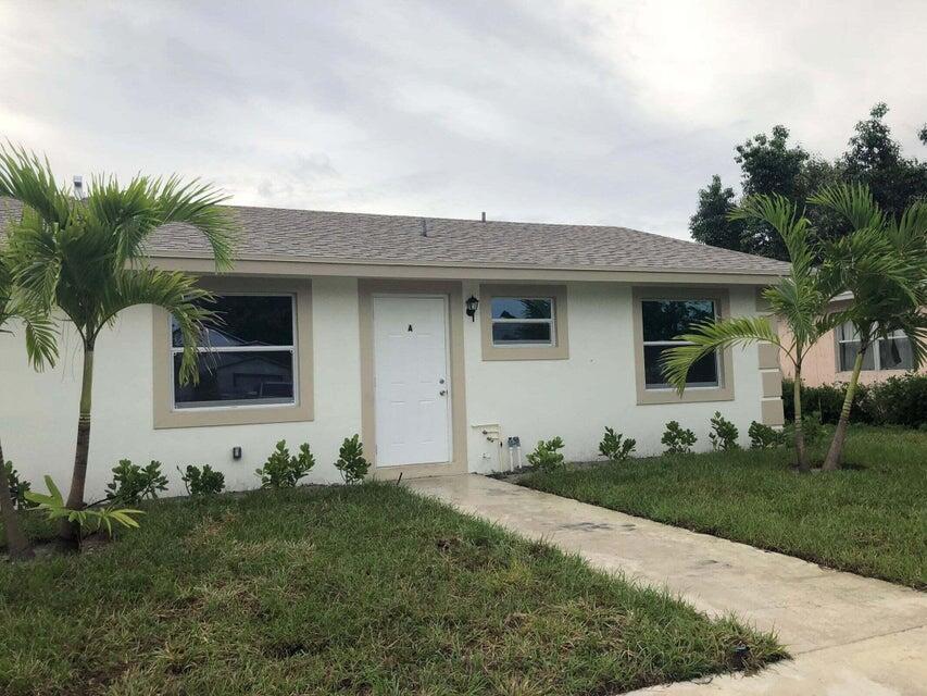 220 Perry Ave in Greenacres, FL - Building Photo