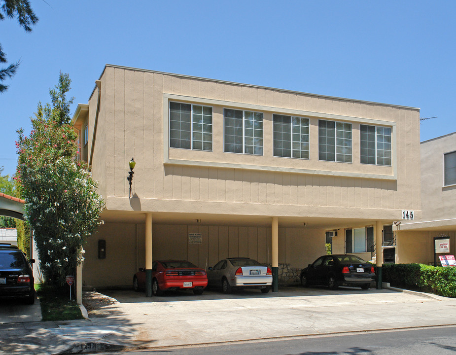 145 N Lapeer Dr in Los Angeles, CA - Building Photo