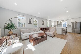 61 Prince St, Unit 75 in Cambridge, MA - Foto de edificio - Building Photo