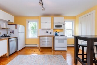 51 Vine Rock St in Dedham, MA - Building Photo - Building Photo