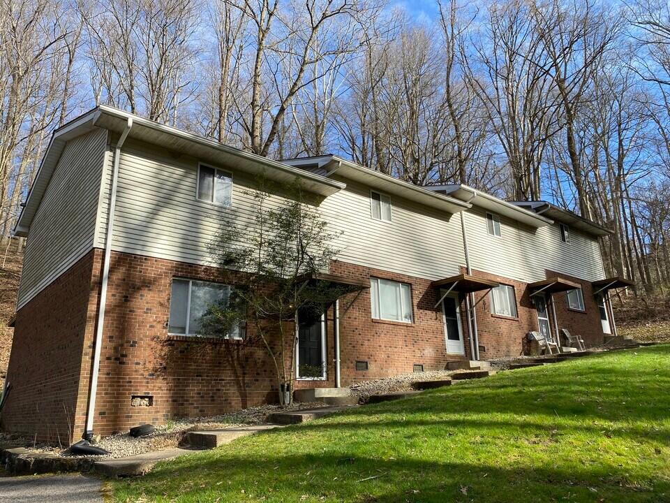 808 Overbrook Rd, Unit B in Charleston, WV - Building Photo