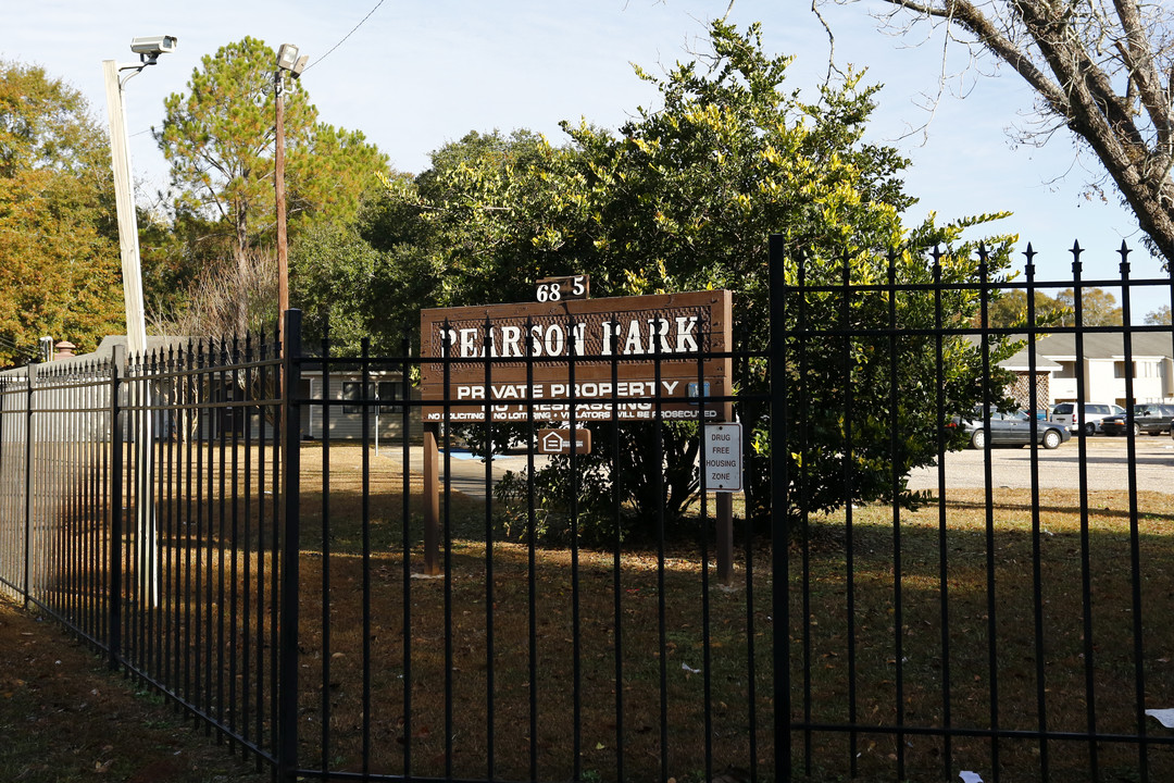 Pearson Park Apartments in Theodore, AL - Foto de edificio