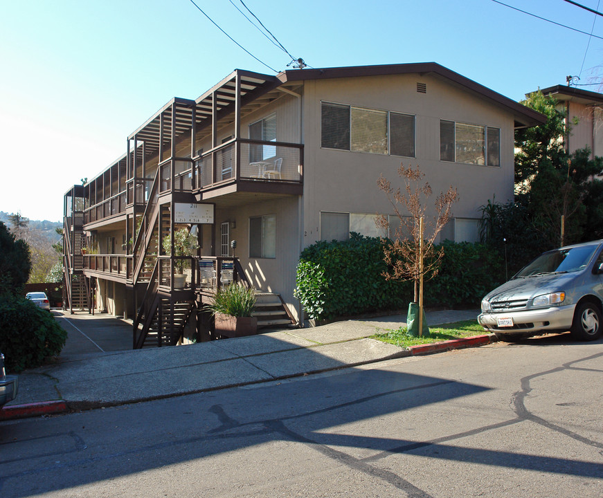 211 Laurel Pl in San Rafael, CA - Foto de edificio