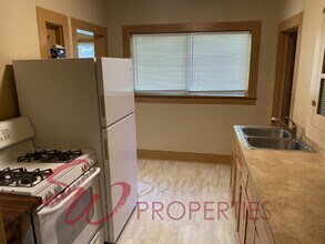 1026 W Vanderbilt St in Stephenville, TX - Building Photo - Building Photo