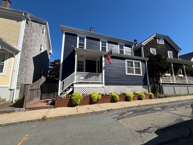 14 Dixon St in Newport, RI - Building Photo - Building Photo