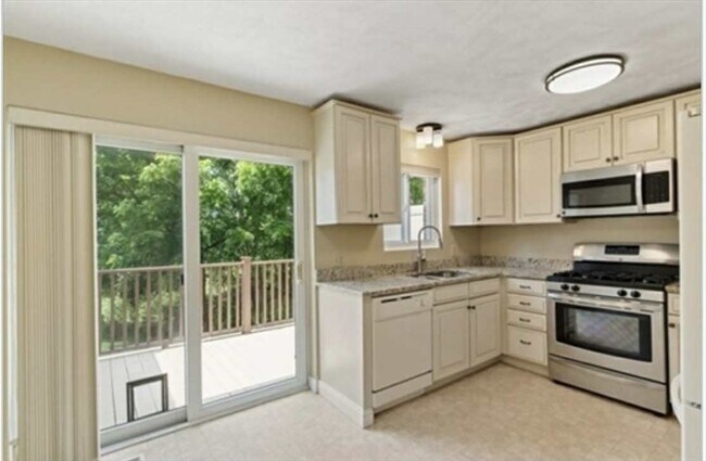 269 Farrwood Dr in Haverhill, MA - Building Photo - Building Photo