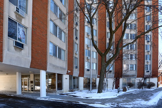 Franklin Tower in Franklin Park, IL - Building Photo - Building Photo