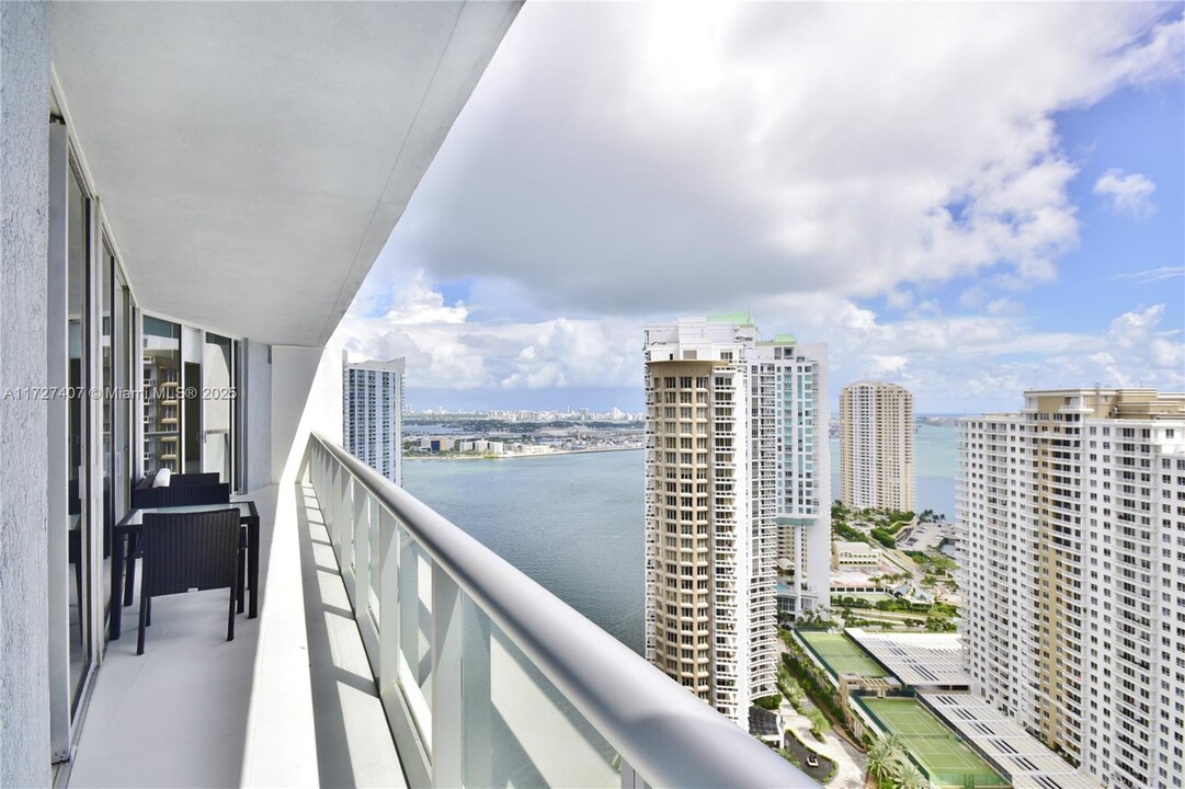 465 Brickell Ave in Miami, FL - Building Photo