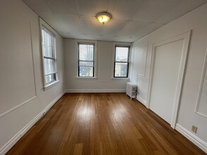 266 Jericho Turnpike in Mineola, NY - Building Photo - Building Photo
