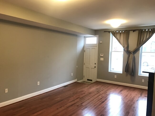 25 N Montford Ave in Baltimore, MD - Building Photo - Building Photo