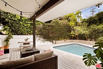 303 Mavis Dr in Los Angeles, CA - Building Photo - Building Photo