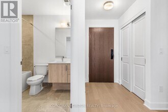 3240 William Coltson Ave in Oakville, ON - Building Photo - Building Photo