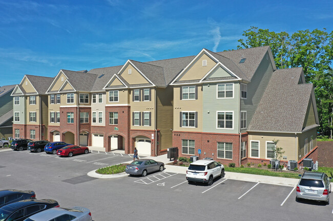 Highlands at Huckleberry Ridge in Blacksburg, VA - Foto de edificio - Building Photo