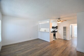 12255 Burbank Blvd, Unit 222 in Los Angeles, CA - Building Photo - Building Photo