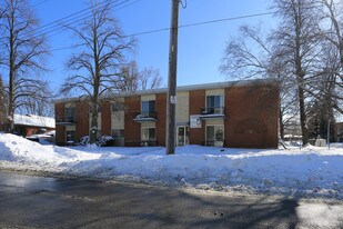 25 Walton Ave in Kitchener, ON - Building Photo
