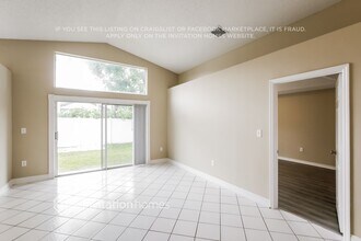 2912 SW 174th Ave in Miramar, FL - Foto de edificio - Building Photo