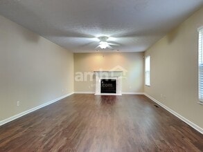 552 Wildlife Ct in Fairborn, OH - Foto de edificio - Building Photo