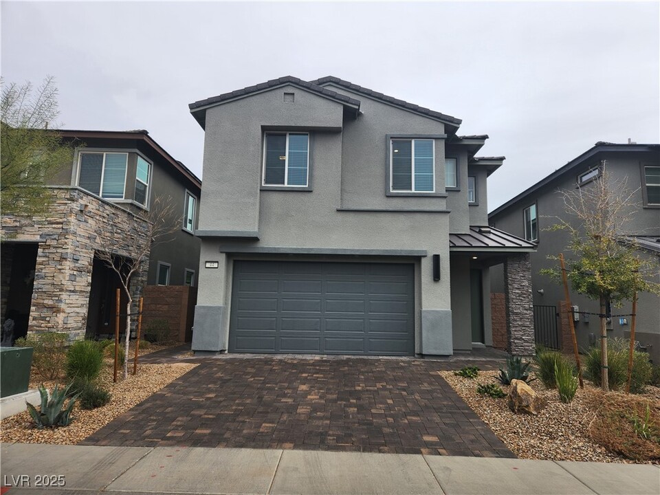 44 Strada Moscato in Henderson, NV - Building Photo