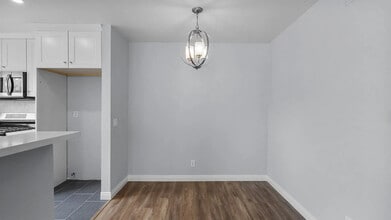 24491 Valle Del Oro in Santa Clarita, CA - Building Photo - Building Photo