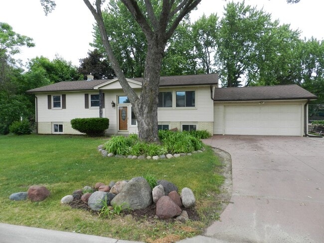 property at 2571 Crown Hill Ct