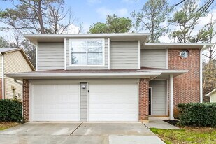 1970 Corners Cir in Lithonia, GA - Building Photo