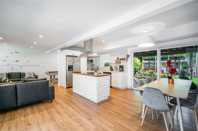 14615 NE 3rd Ct in Miami, FL - Building Photo - Building Photo