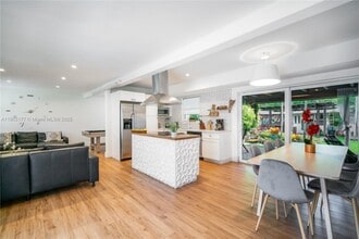 14615 NE 3rd Ct in Miami, FL - Building Photo - Building Photo