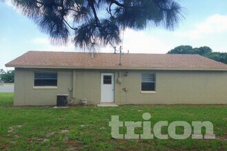 7649 Stratford Blvd in Orlando, FL - Foto de edificio - Building Photo