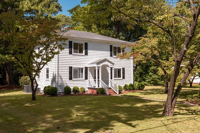 3117 Sterling Point Dr in Portsmouth, VA - Building Photo - Building Photo