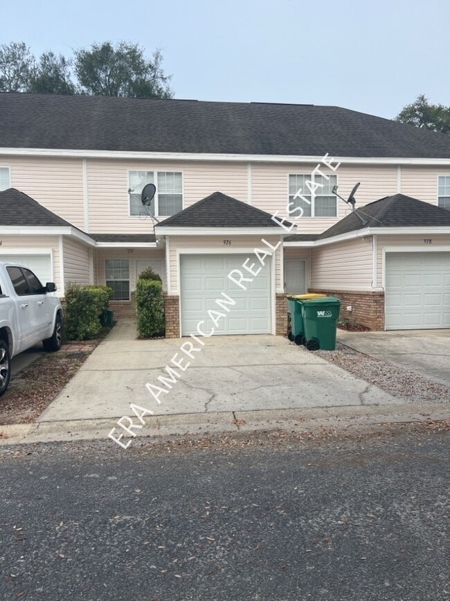 property at 976 Scenic Oak Ln