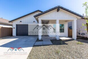 7439 S 76th Dr in Phoenix, AZ - Building Photo