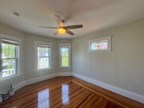 86 Morrison Ave, Unit 3 in Somerville, MA - Foto de edificio - Building Photo