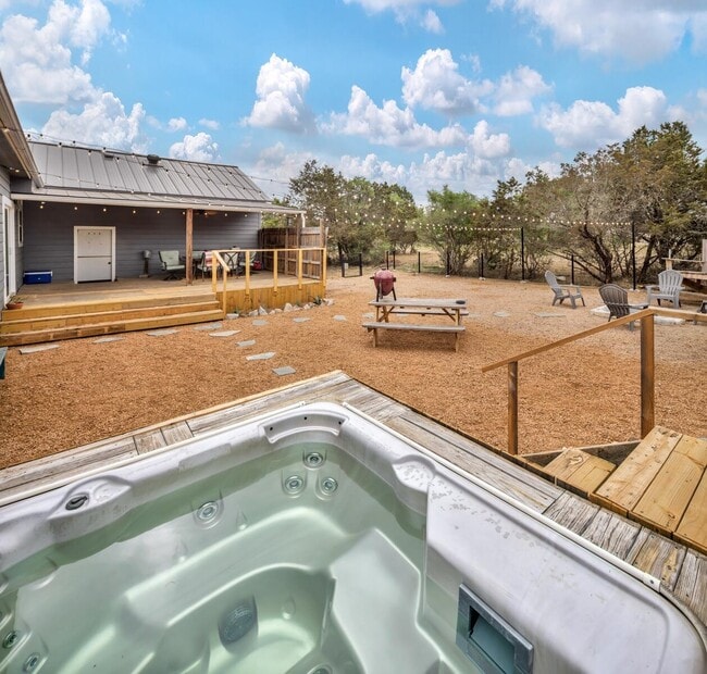 1302 Whitetail Rd in Horseshoe Bay, TX - Building Photo - Building Photo