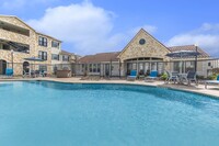 Gulf Breeze Apartments in Corpus Christi, TX - Foto de edificio - Building Photo