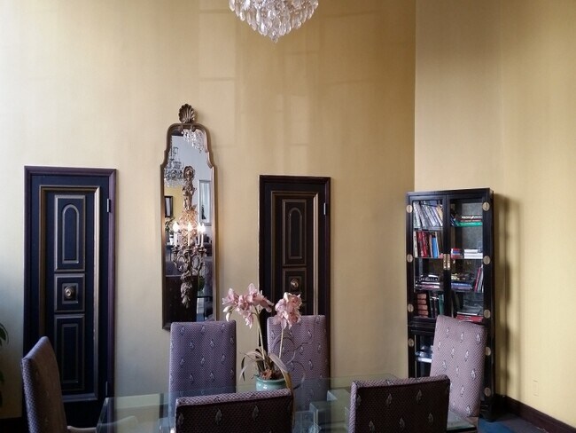 570 N Rossmore Ave in Los Angeles, CA - Building Photo - Building Photo