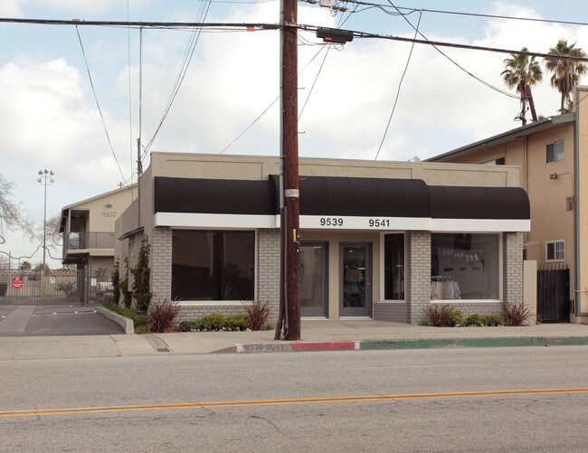 Apartments in Bellflower, CA - Foto de edificio - Building Photo