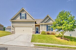 10 Vintage Ave in Newnan, GA - Building Photo