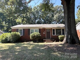 4820 Charleston Dr in Charlotte, NC - Building Photo