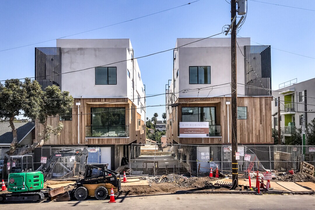 8 on Robinson in Los Angeles, CA - Building Photo