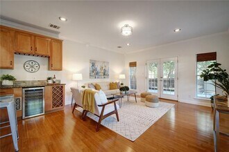 2010 Riverview St in Austin, TX - Building Photo - Building Photo