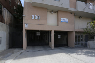 980 S Oxford Ave in Los Angeles, CA - Building Photo - Building Photo