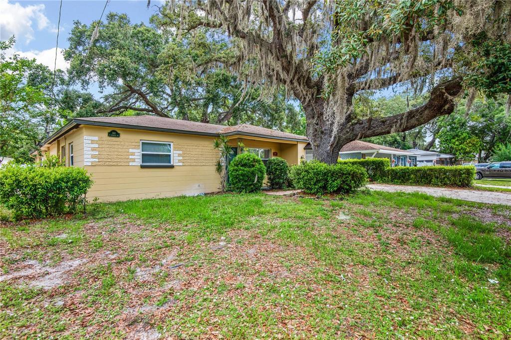 1411 W Linebaugh Ave in Tampa, FL - Building Photo