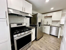 814 Greensburg Pike in East Pittsburgh, PA - Building Photo