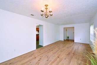 3315 Honey Creek Dr in Houston, TX - Foto de edificio - Building Photo