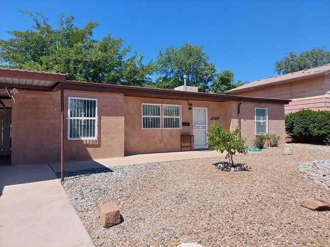10713 Fairbanks Rd NE in Albuquerque, NM - Building Photo - Building Photo