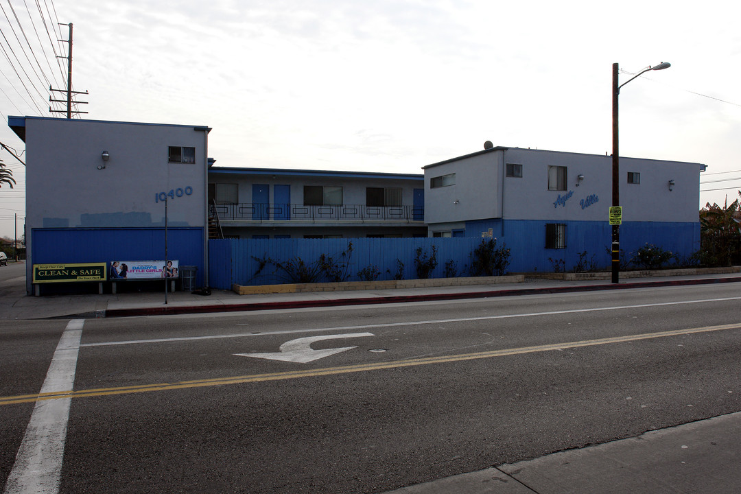 10400 S Inglewood Ave in Inglewood, CA - Building Photo