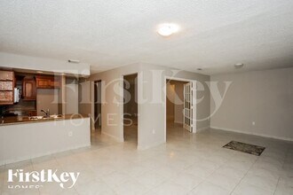 13710 SW 181st Terrace in Miami, FL - Foto de edificio - Building Photo