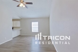 1708 N Bent Tree Trail in Grand Prairie, TX - Foto de edificio - Building Photo