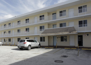 Apartamentos Gijon in Miami, FL - Building Photo - Building Photo