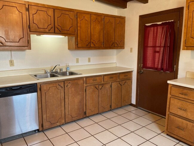 3105 Valverde Dr NE in Albuquerque, NM - Foto de edificio - Building Photo